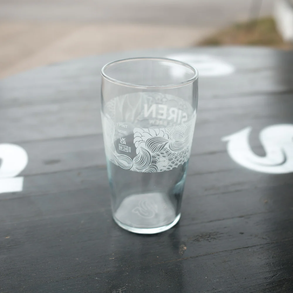 Siren Pattern Pint Glass - Image 3